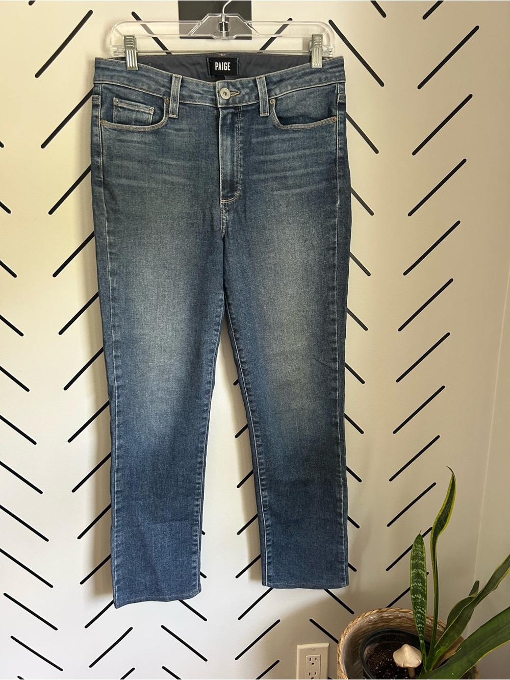 Paige JACQUELINE straight leg medium wash jeans
